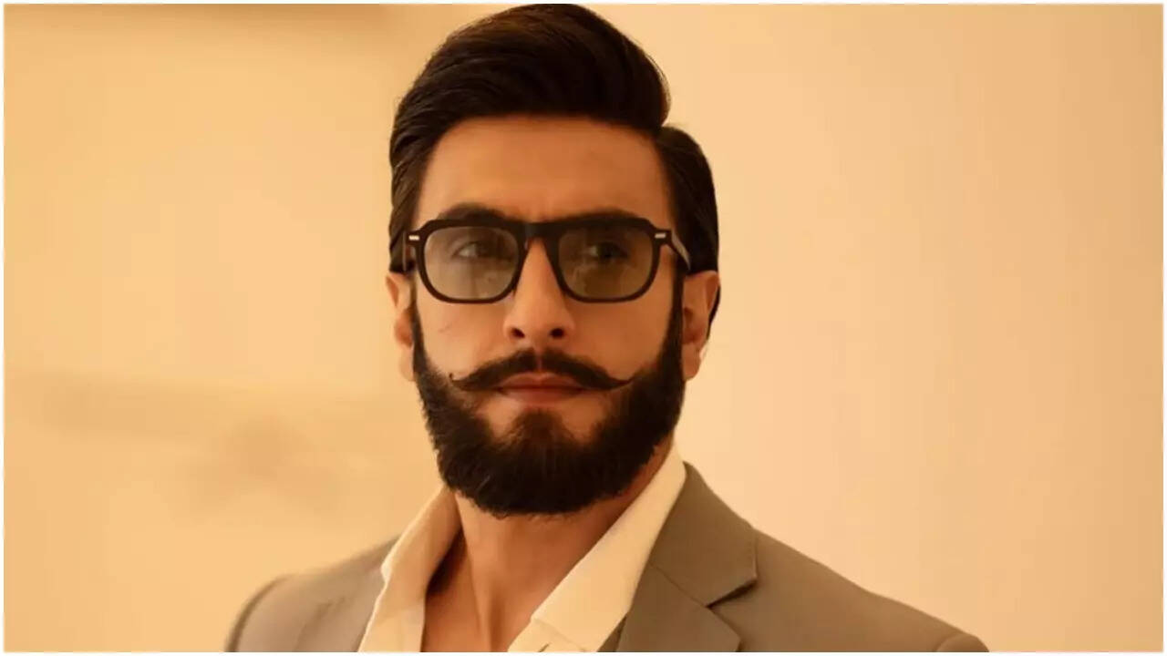 Senior paparazzo hails Ranveer 'helping' nature