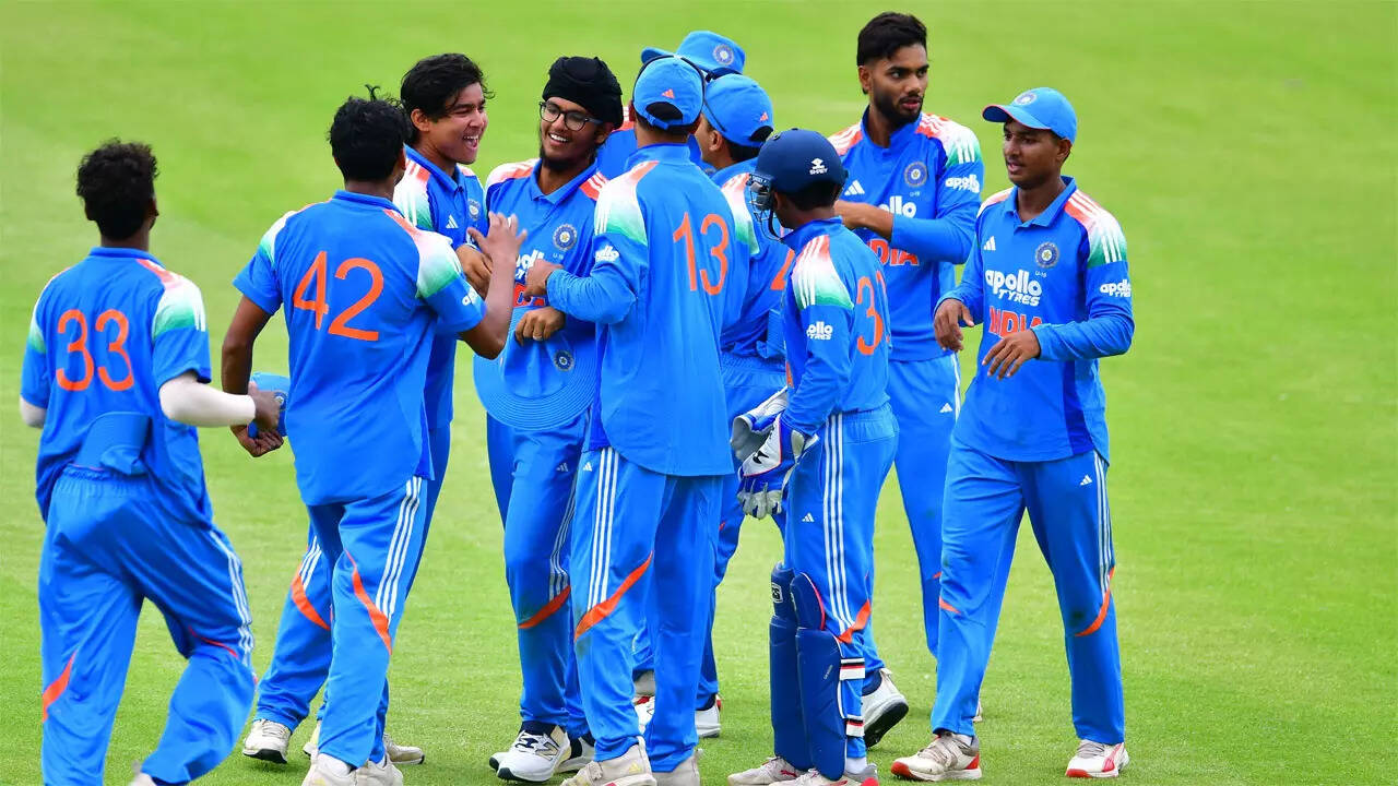 India U19 vs SA U19 LIVE: Kanishk strikes after Kishan's three-wicket burst