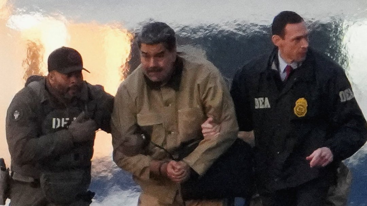 Chopper, armoured vehicle: Armed soldiers escort 'limping' Maduro to New York court - watch