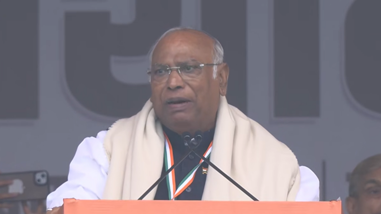 'Mogambo khush hua': Kharge likens Trump's actions to Hitler, Mussolini; takes shot at PM Modi