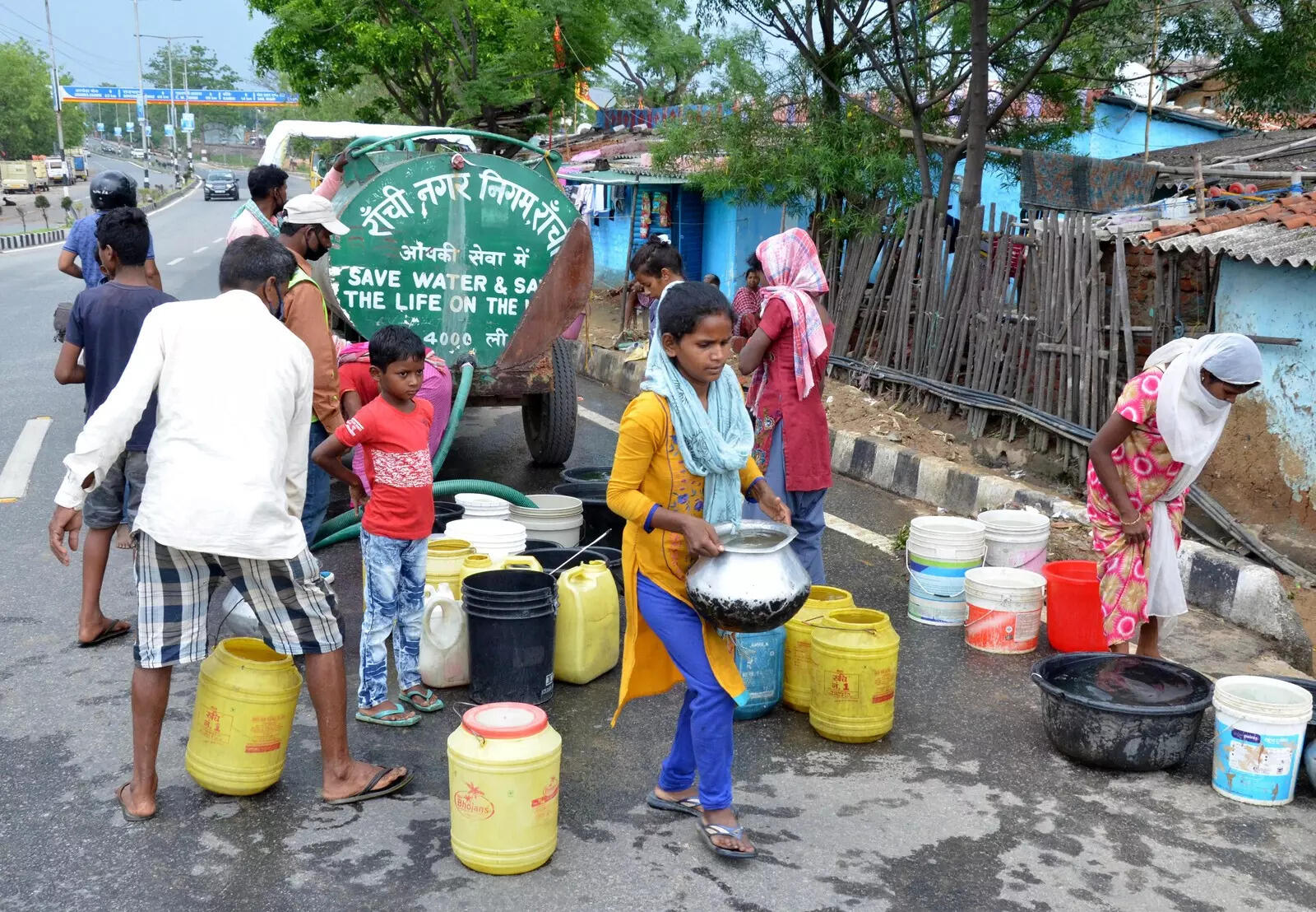 Burmamines slum dwellers rue contaminated water supply