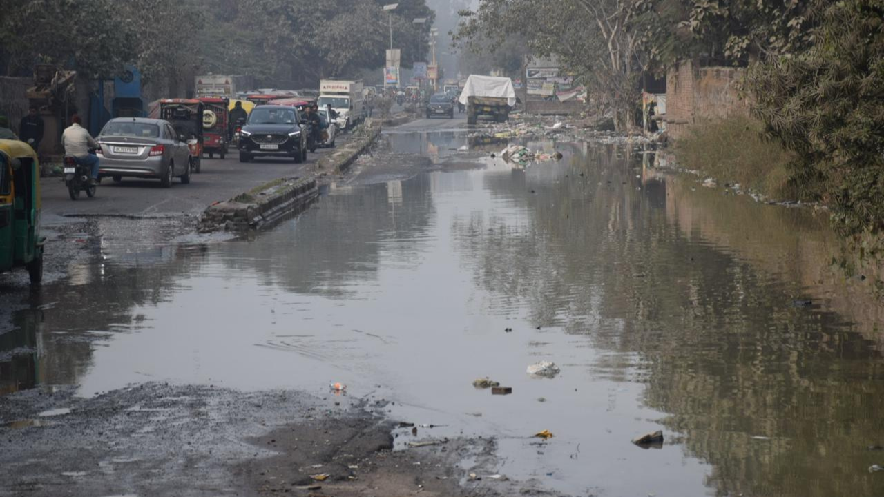 Swimming to Shaheen Bagh: Key Okhla road turns into open sewer
