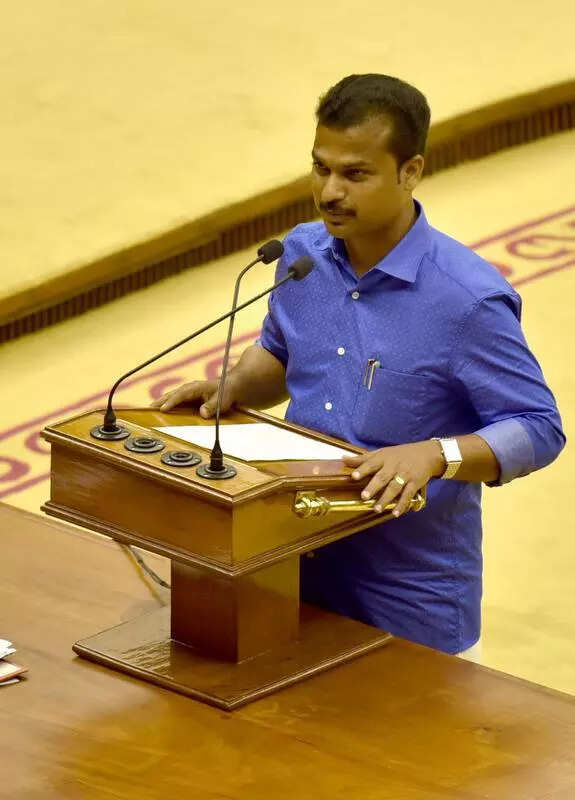 V K Prasanth announces to vacate Sasthamangalam office