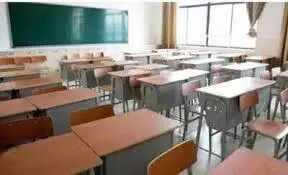Govt to cut salaries of protesting school teachers