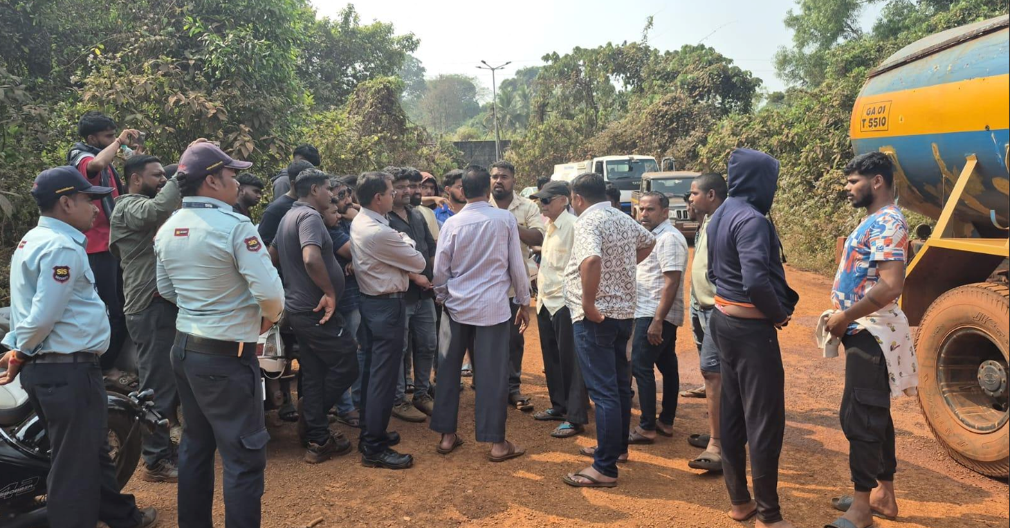 Mining transport halted in Poira-Bicholim as villagers protest employment issues
