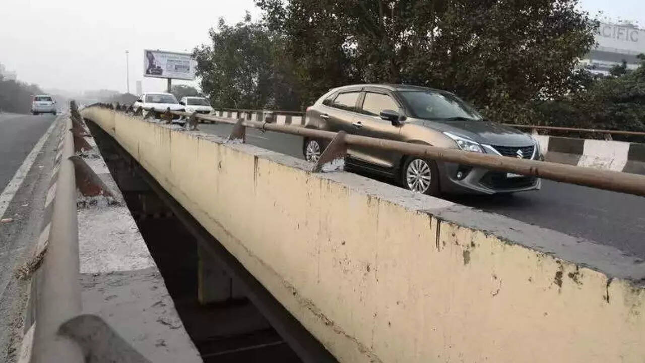 Delhi: 3 days after motorist fell off Wazirpur flyover, another critically injured