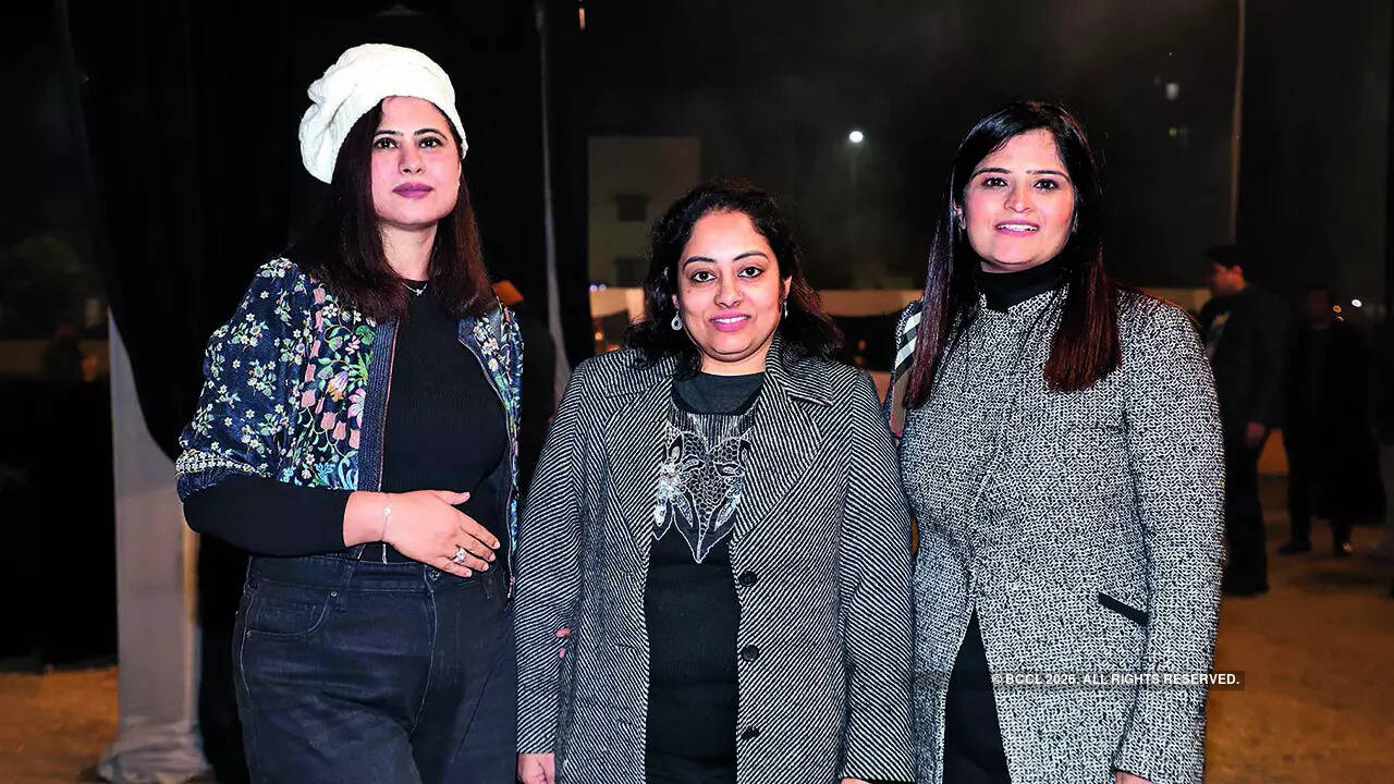 From desks to decades: 25 yrs later, old friends meet again