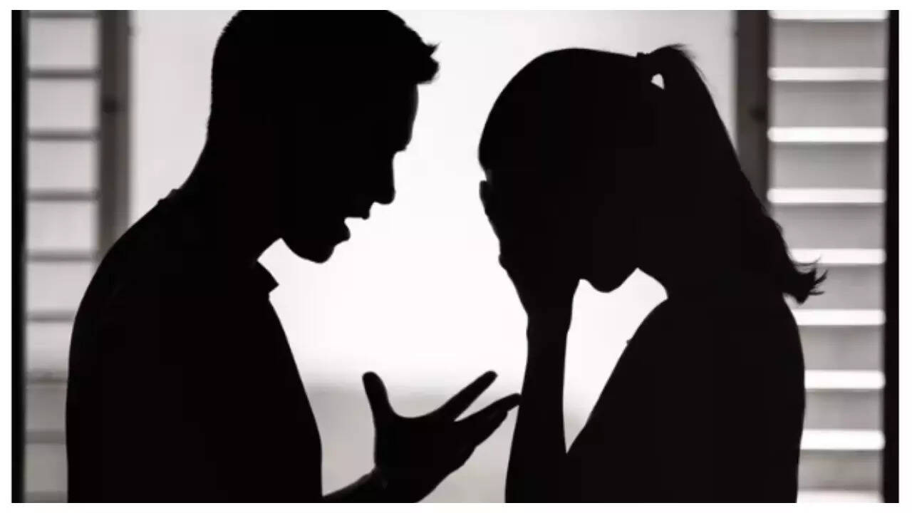 Man caught cheating on camera while dining in Sicily, files lawsuit against restaurant for 'violation of privacy'