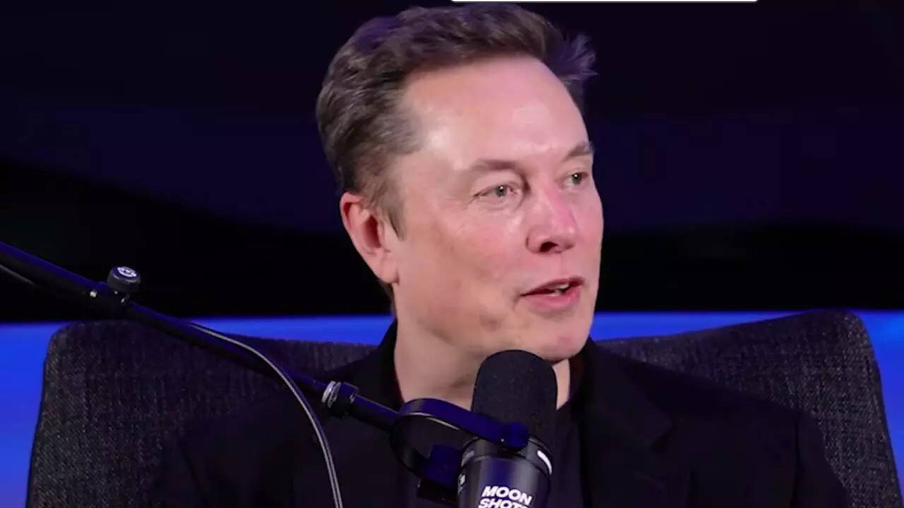Elon Musk says “I’d post it on X” if he found aliens and shares what thousands of SpaceX satellites reveal about UFOs
