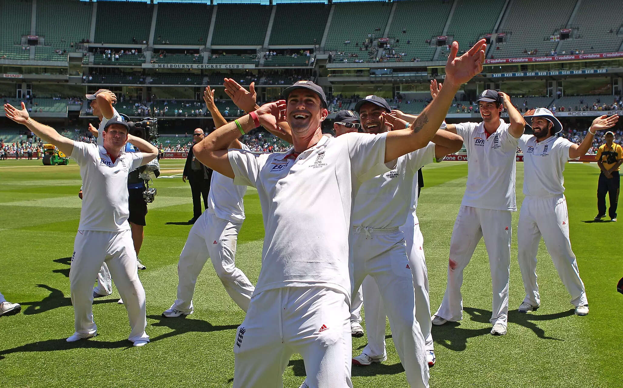 The winter England conquered Oz— Strauss, Cook and Ashes of 2010–11