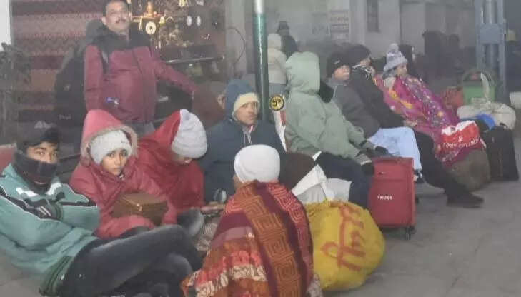 Cold wave, fog lead to more train delays, cancellations