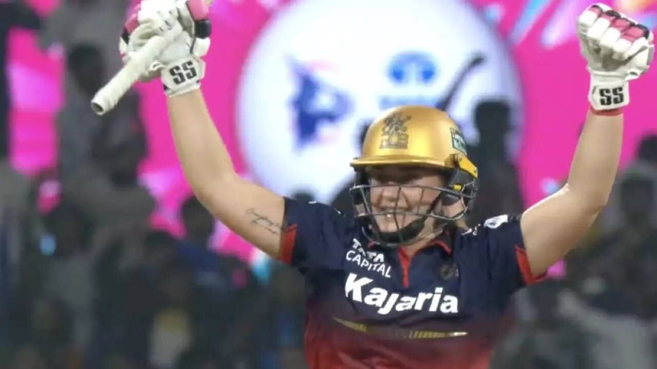 MI vs RCB: Mumbai lose captain Harmanpreet; RCB take control