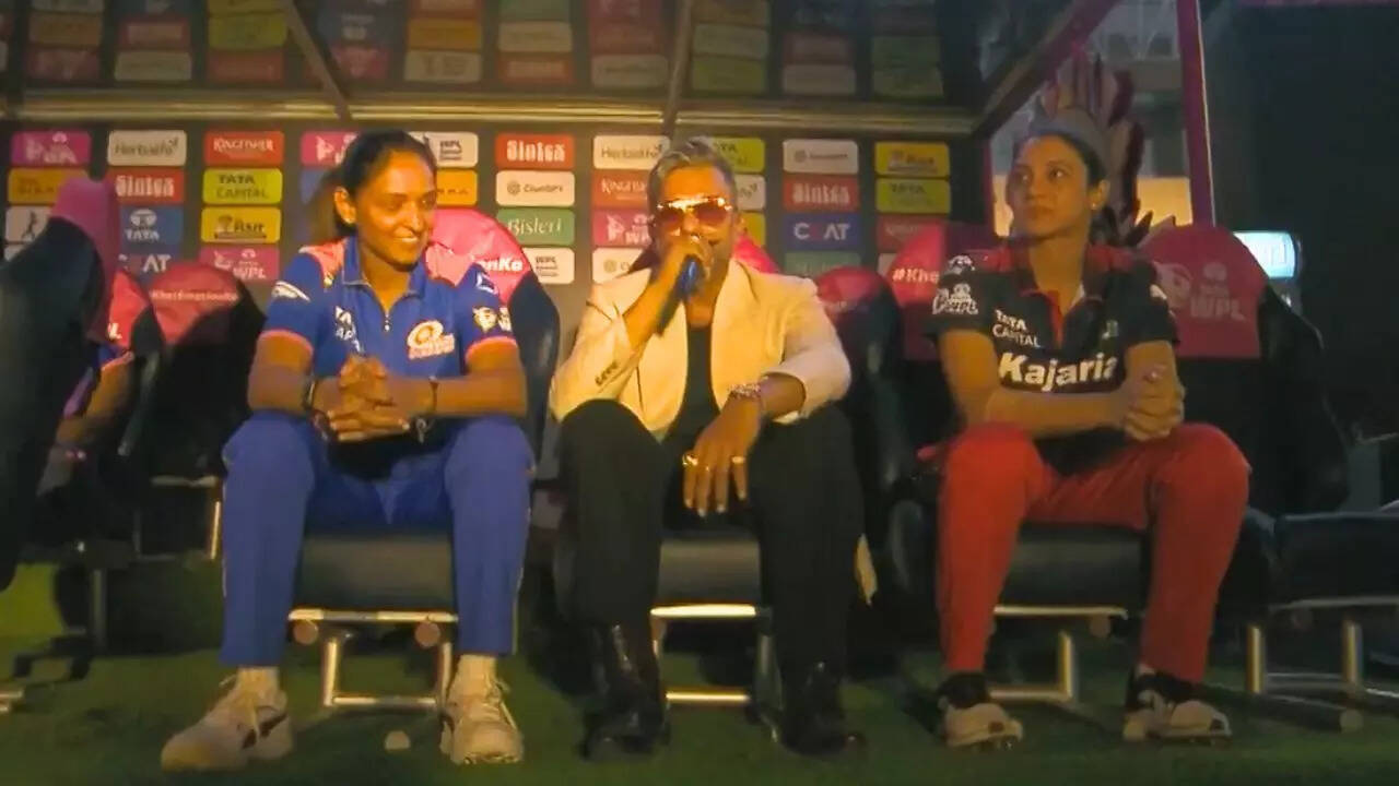 Uncomfortable! Honey Singh's entry catches Mandhana, Kaur off-guard - Watch