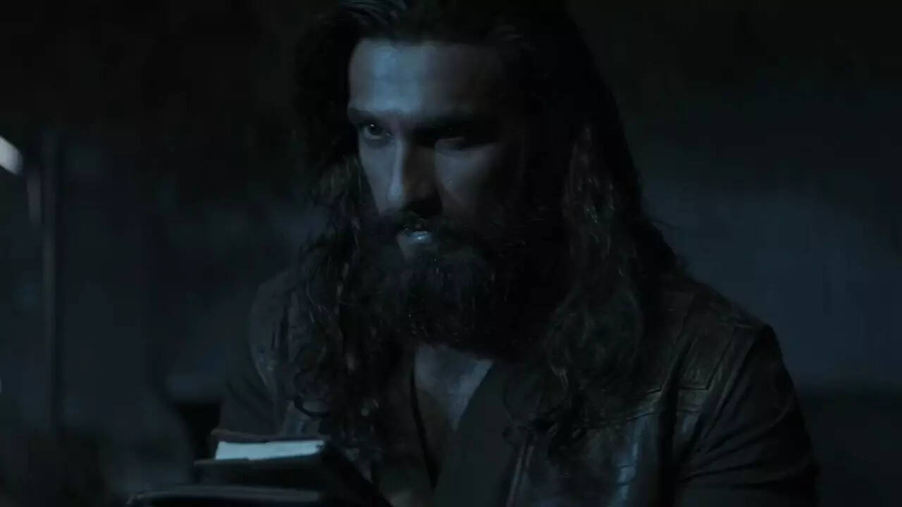 'Dhurandhar'dips to Rs 3.5 crore amid 'The Raja Saab' wave