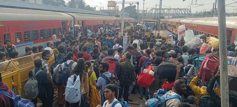 Sankranti rush hits rails, roads as families head home