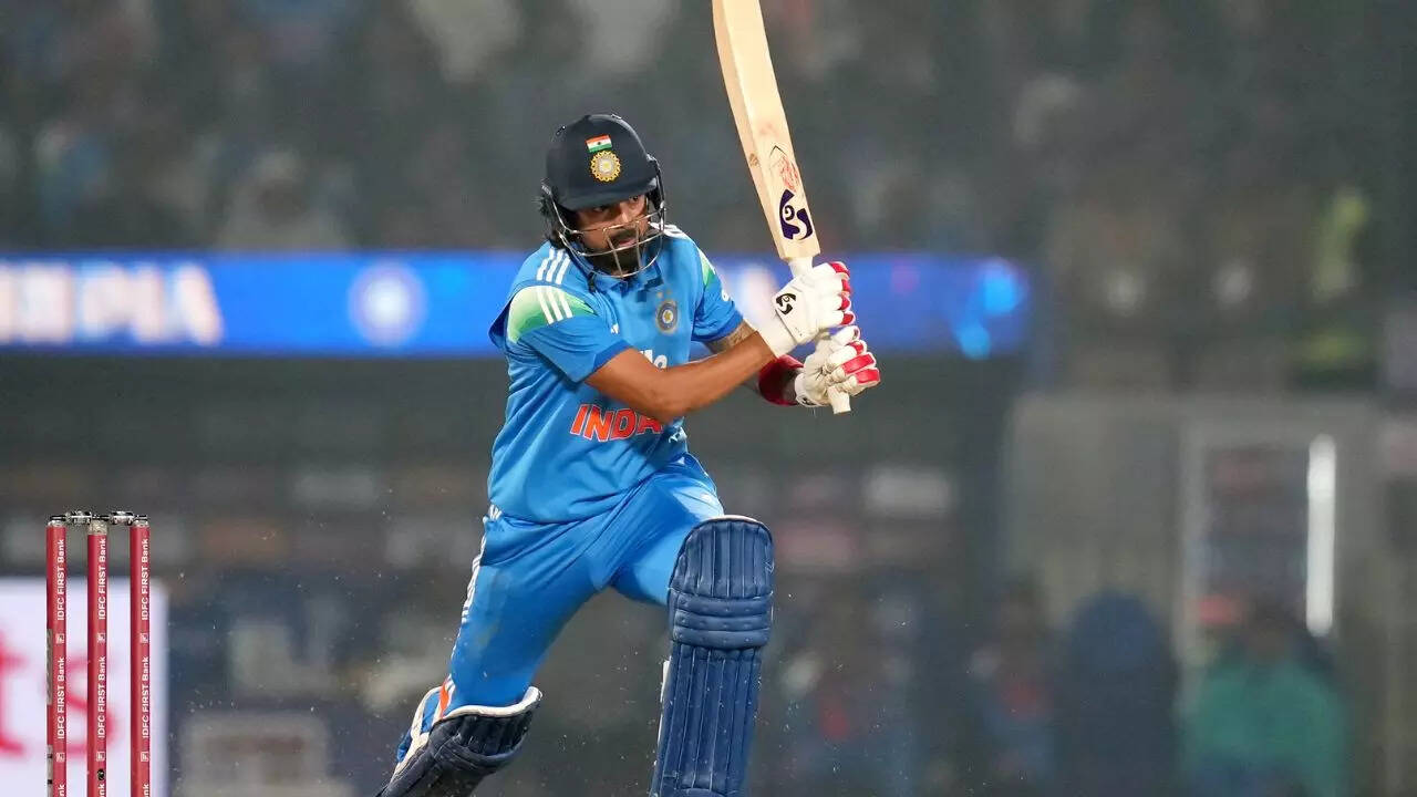 IND vs NZ: Kuldeep Yadav strikes as Glenn Phillips falls, NZ four down