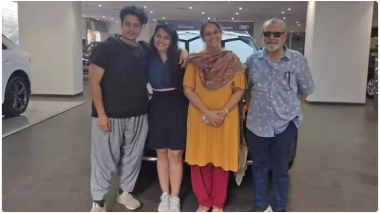 Pankaj Kapur brings home swanky new luxury car
