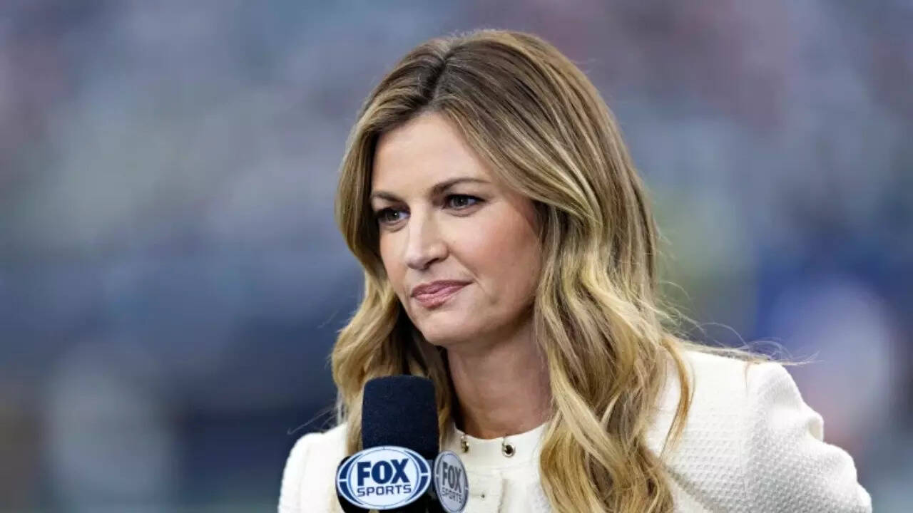 Erin Andrews’ viral NFL playoff coat sparks mixed fan reactions