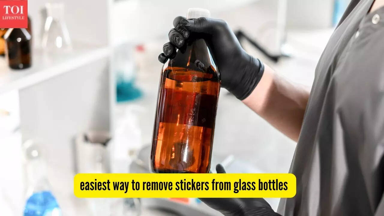 This is the easiest way to remove stickers from glass bottles — a simple hack that works in seconds!