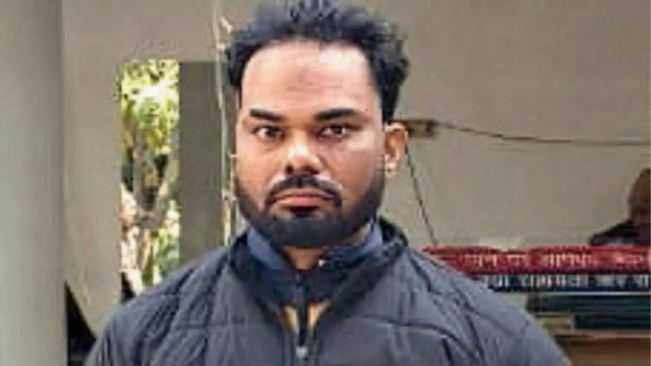 Man murders girlfriend in Ghaziabad hotel, sleeps next to her corpse