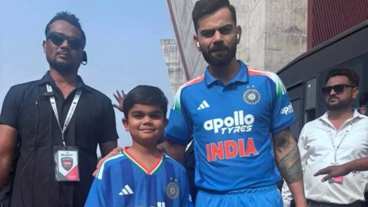 Virat calls his lookalike 'Chota Cheeku'- WATCH