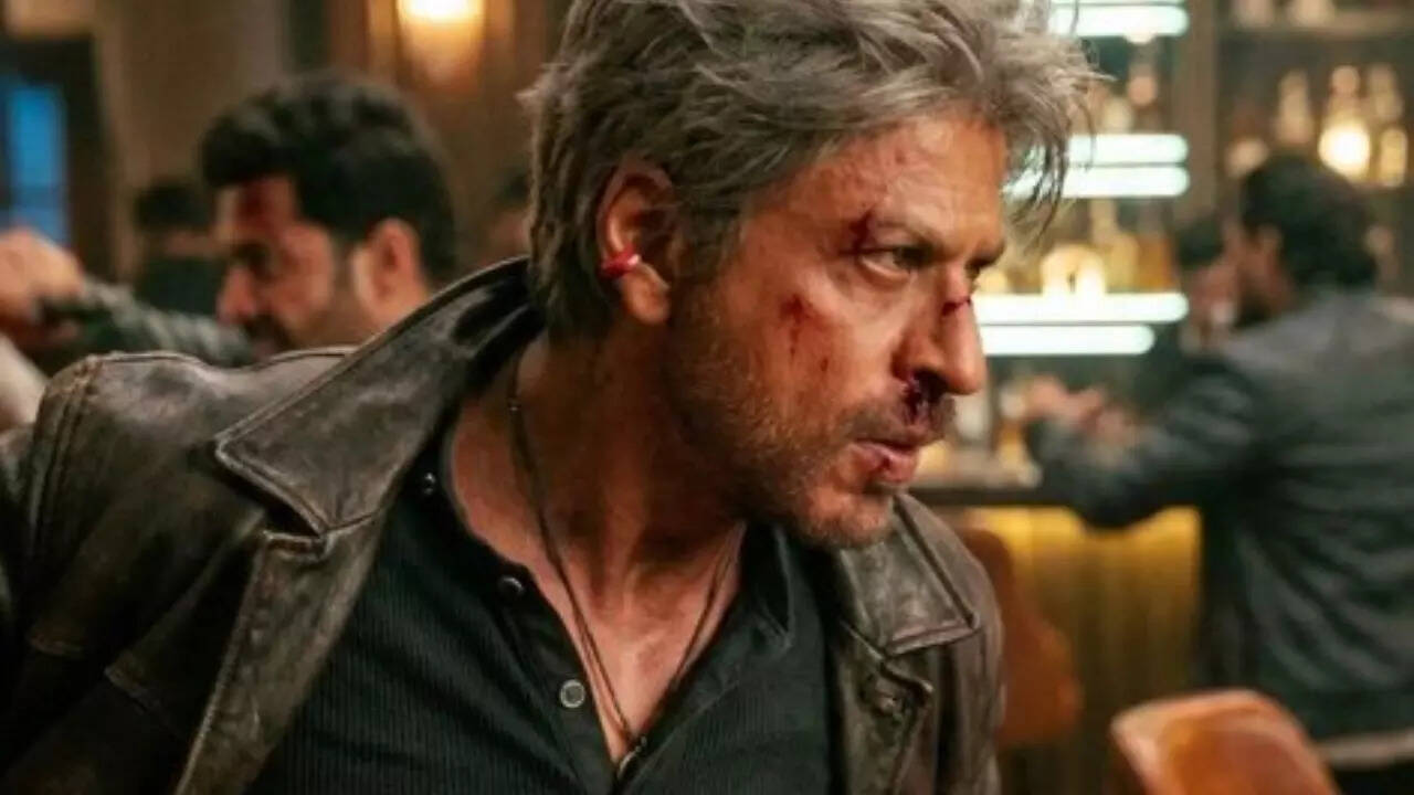 SRK spotted neck tattoos, sparks 'King' buzz: PICS