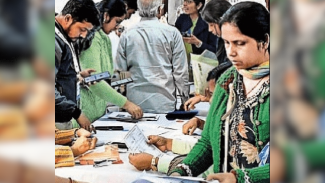 Bengal: Only 6.6% of 1.4cr SIR hearings over; EC has 25 days to go for deadline