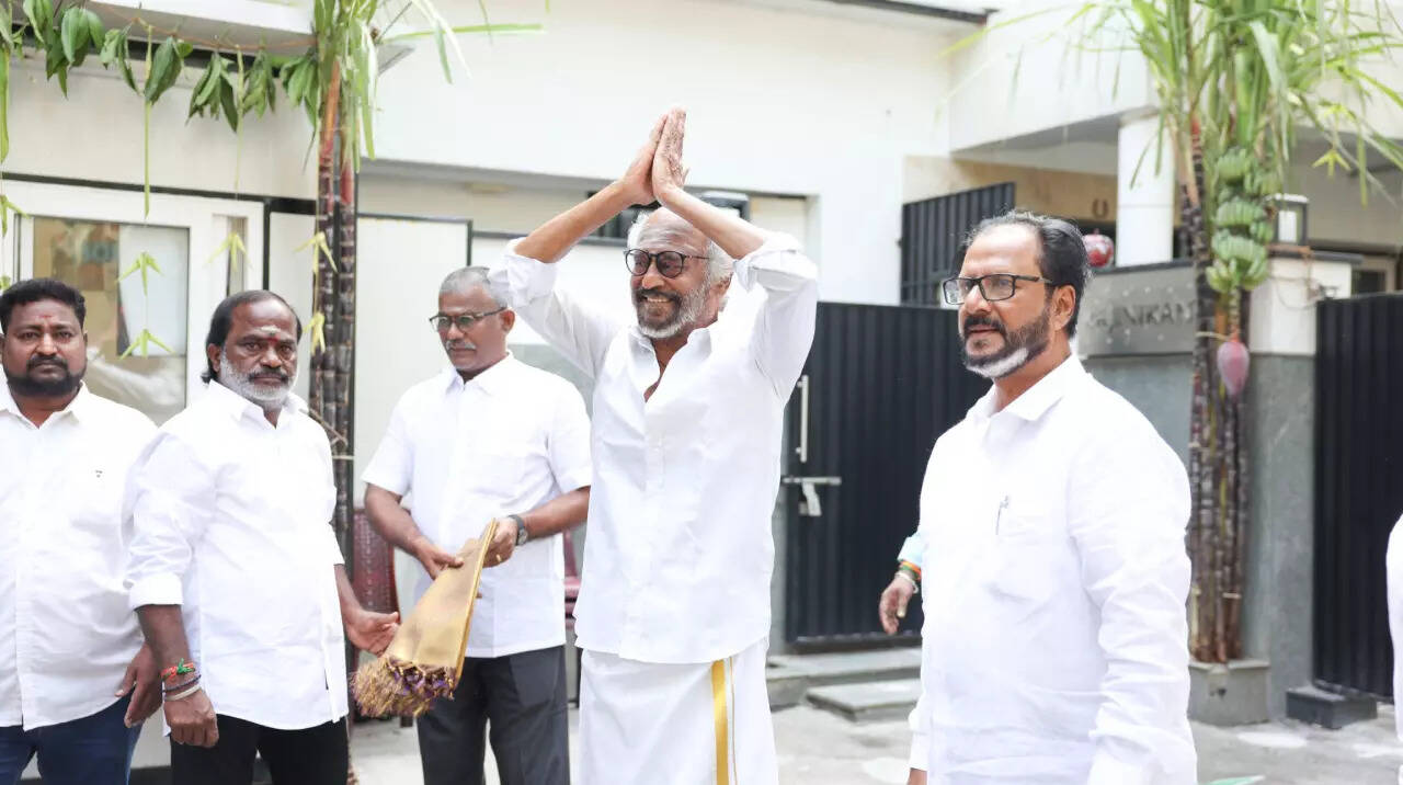 Rajinikanth meets fans outside his residence on Pongal