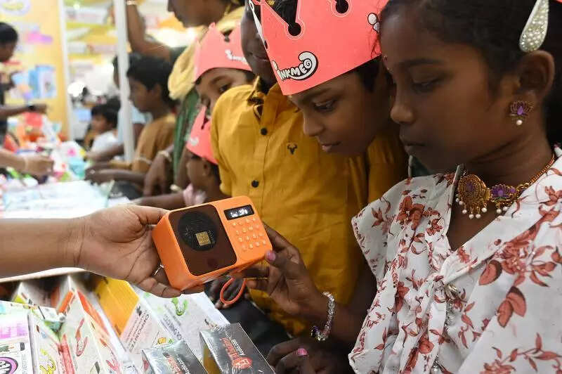 Tech-driven products a hit among young visitors at book fair this year