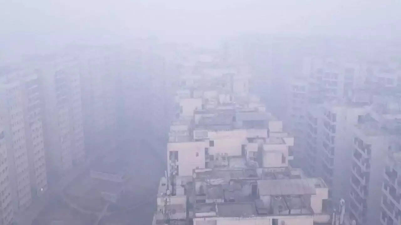 Delhi smog: AQI at 439 in ‘severe’ category; cold wave persists