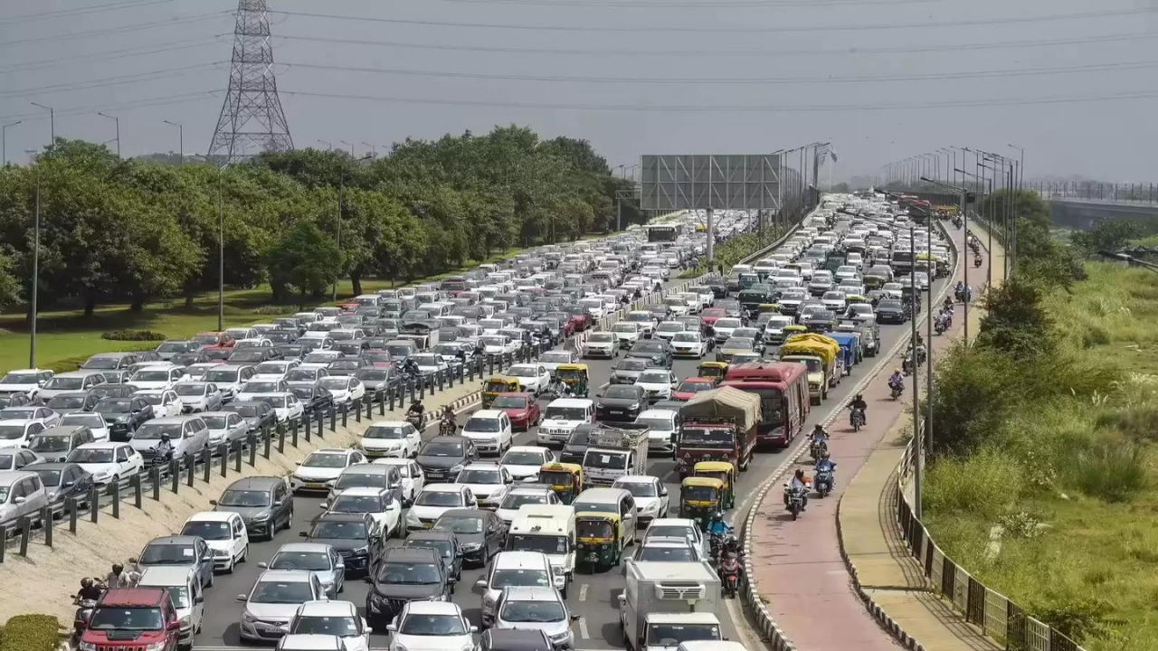 Delhi's great vehicle exit: 8 lakh certificates issued in 4 years; only 82k took NOCs from govt by 2021-22