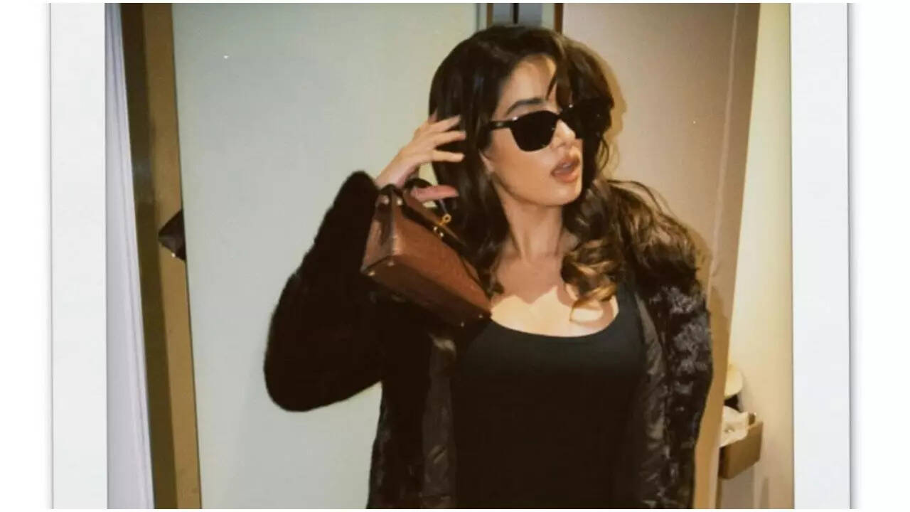 Janhvi shares 2016 throwback SELFIES and CRINGE videos