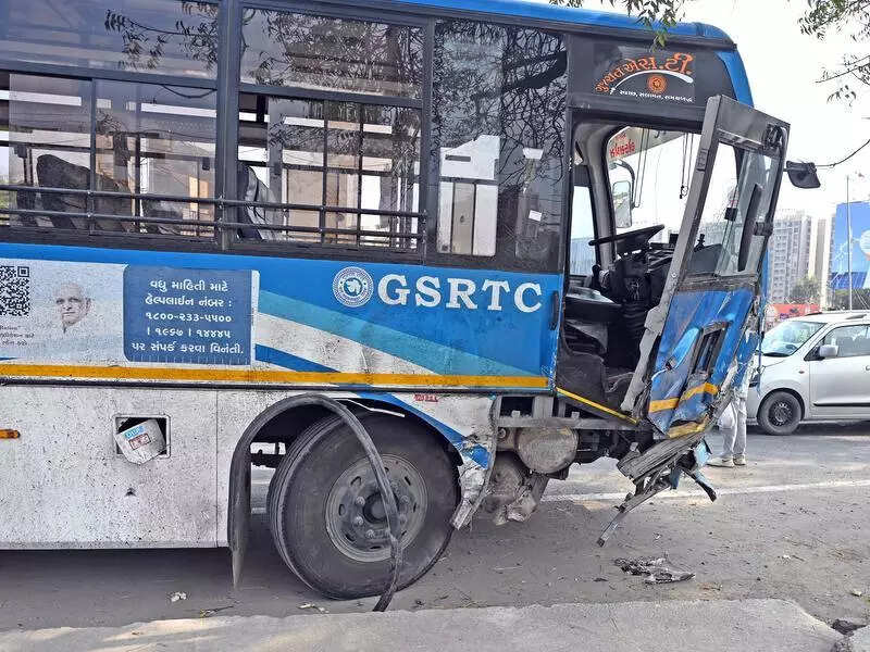 SUV-bus crash at dawn kills 24-yr-old