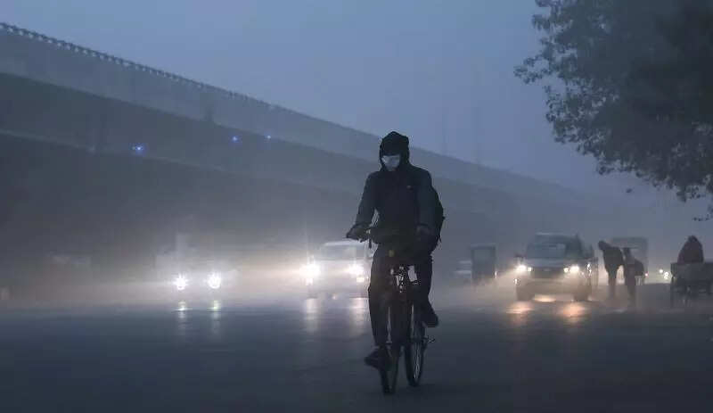 Gurgaon chokes as calm winds, fog push AQI close to severe zone