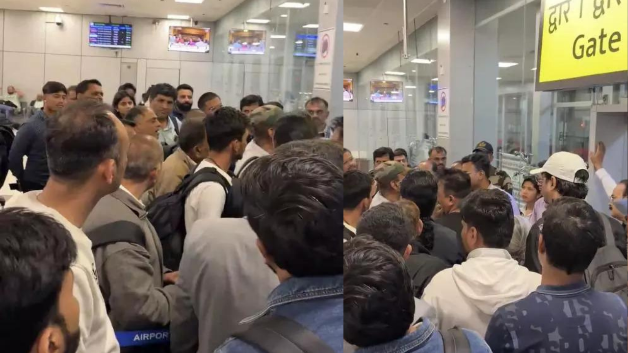 Akasa chaos: Pune–Ahmedabad flyers' 11-hour wait ends in cancellation