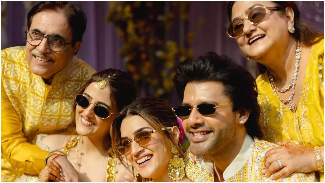 Kriti shares Nupur's pre-wedding moments