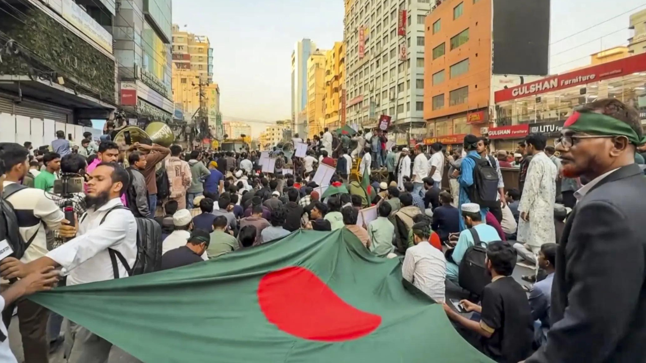 Bdesh crisis: Centres urges kin of officials to leave Dhaka; uptick in anti-India stirs