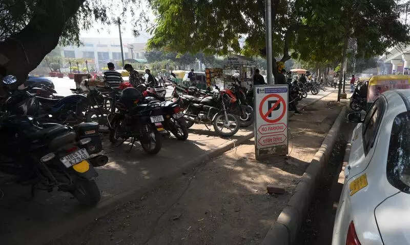 Guard rails to curb encroachment of footpaths, cycle tracks on MG Road in Gurgaon