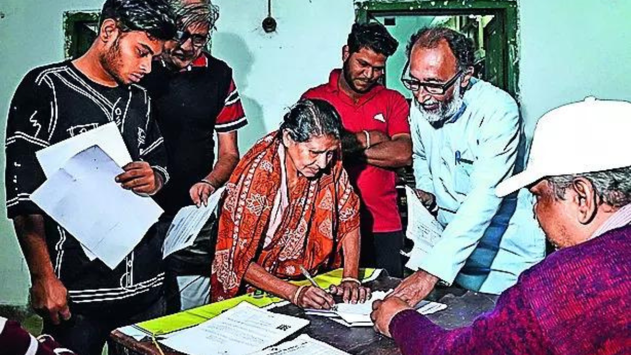 Display West Bengal discrepancies, unmapped list by Jan 24: EC