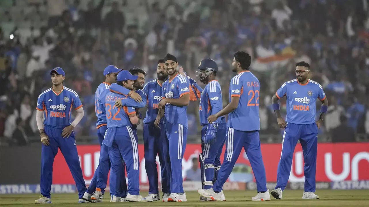 IND vs NZ: India bowlers tighten the screws as New Zealand’s run rate dips