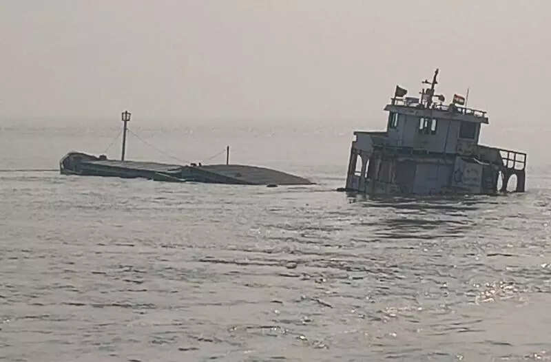 Rush to fish out B’deshi vessel to avert fly ash spill in Muriganga