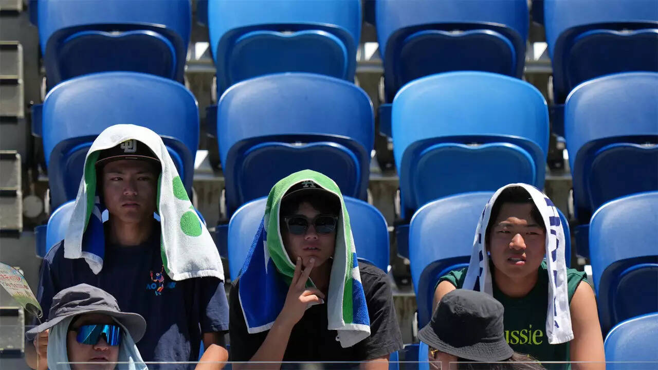 Play suspended at Australian Open over extreme heat: Organisers
