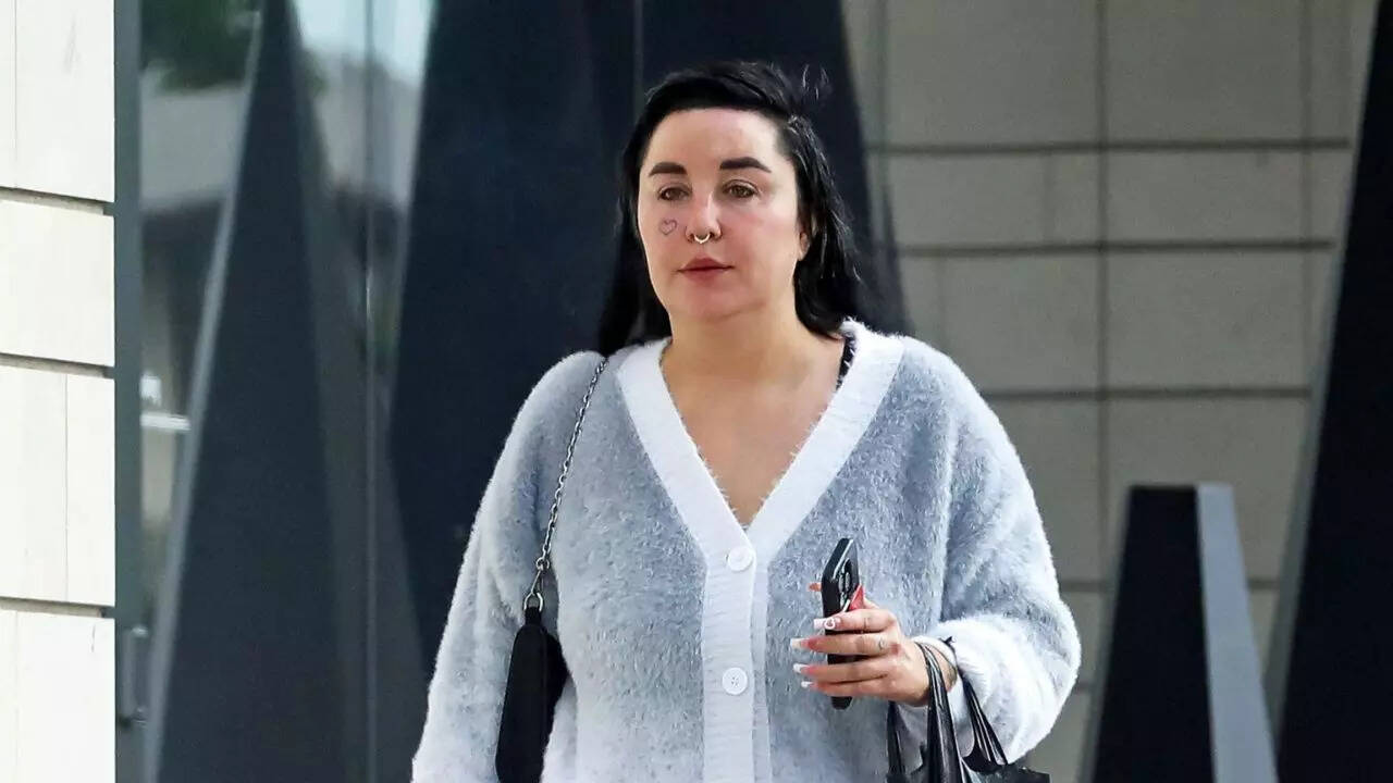 Amanda Bynes reveals new hand tattoo after dramatic weight loss