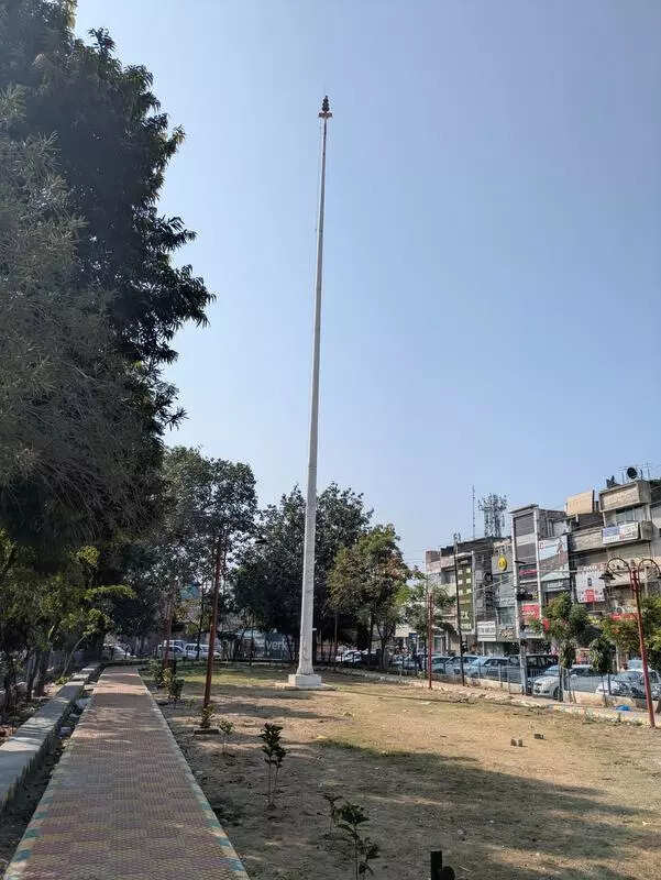 Shopkeepers demand reinstallation of National Flag at Model Town Gol Market