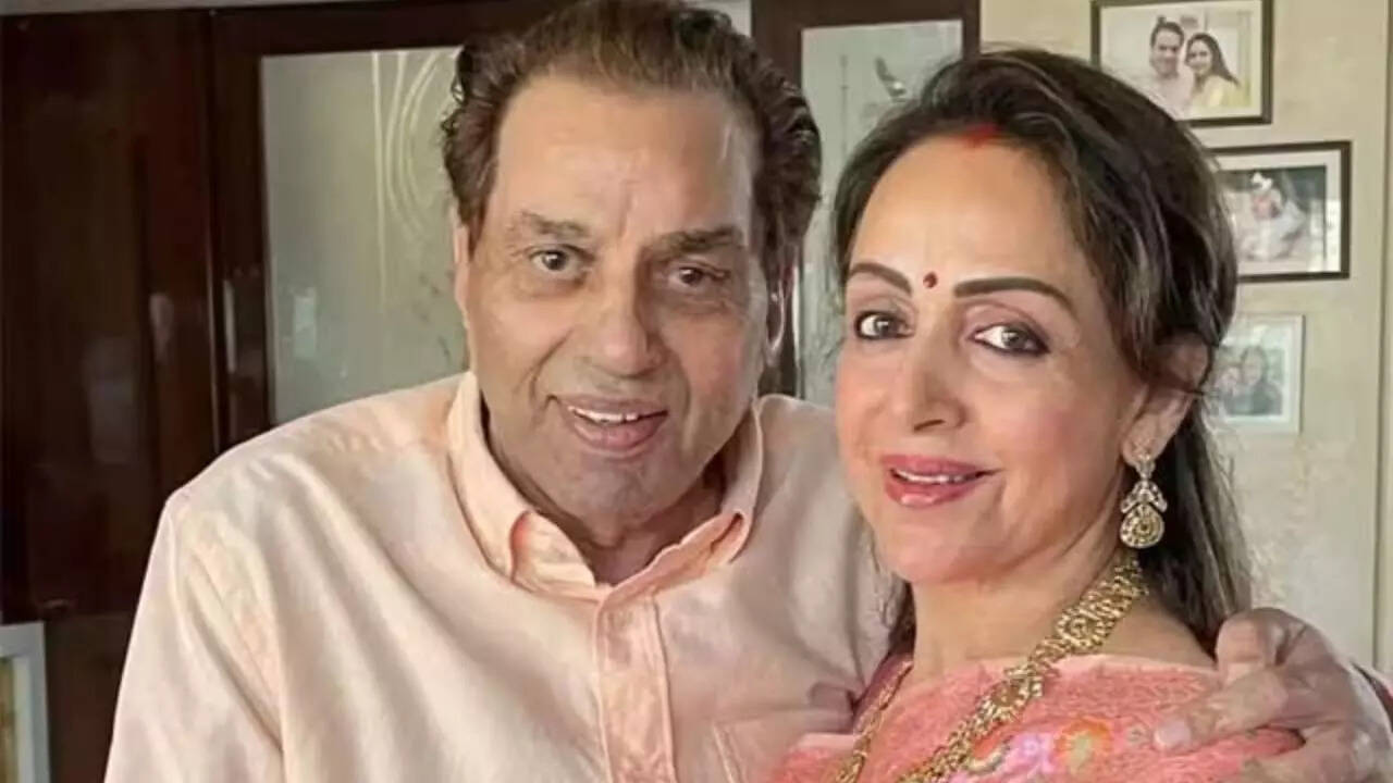 Hema reacts as Dharmendra receives Padma Vibhushan posthumously