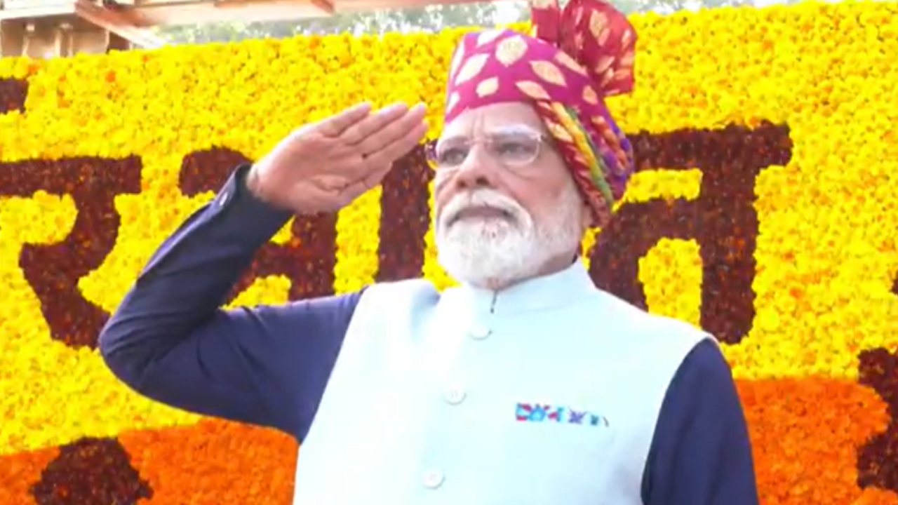Republic Day 2026: PM Modi dons red-yellow Bandhej safa, a nod to Rajasthan tradition