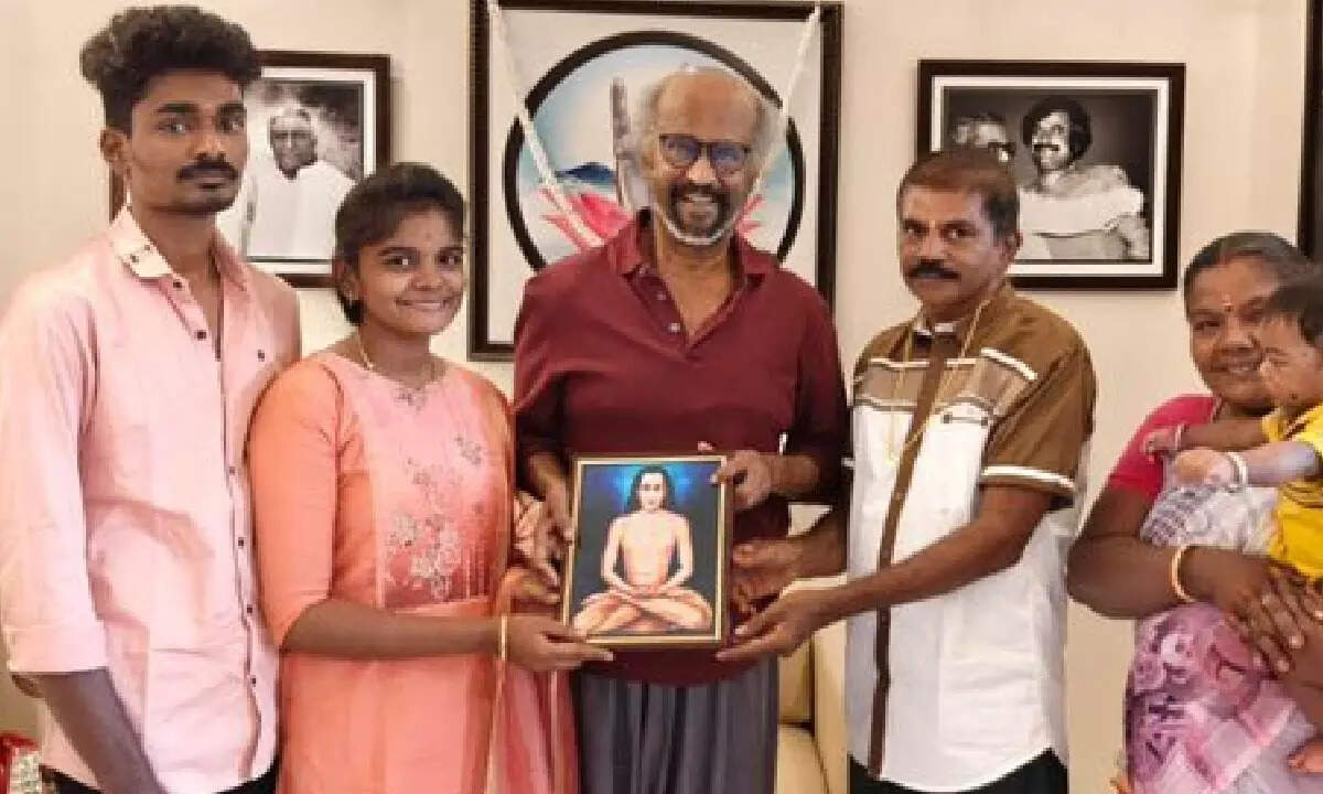 Rajinikanth gifts gold chain to Madurai fan selling Rs 5 parottas