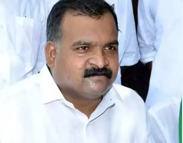 Congress MPs take on DMK MLA