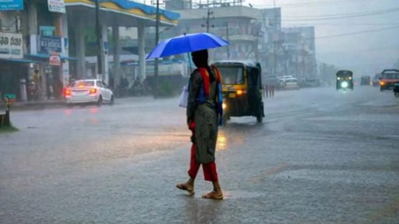 New Delhi weather forecast: Rain expected, mild temperatures; lingering air pollution concerns