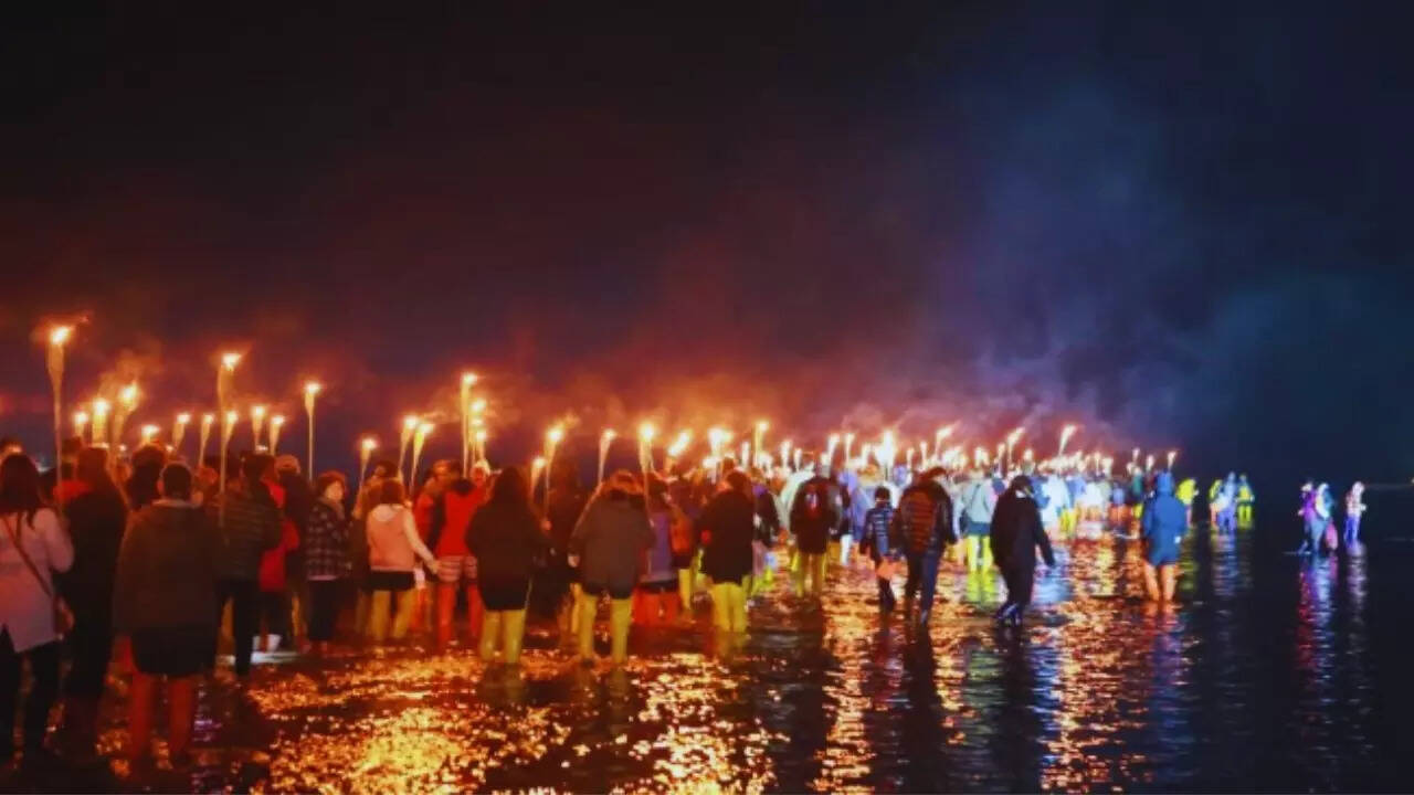 People at Jindo Miracle Sea Road Festival